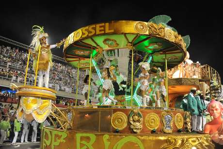 Império homenageou cidade de Caxambu <p>Império homenageou cidade de Caxambu</p>