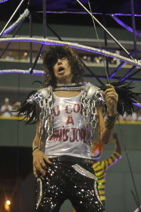 O cantor desfilou pela Mocidade no Carnaval deste ano <p>O cantor desfilou pela Mocidade no Carnaval deste ano</p>