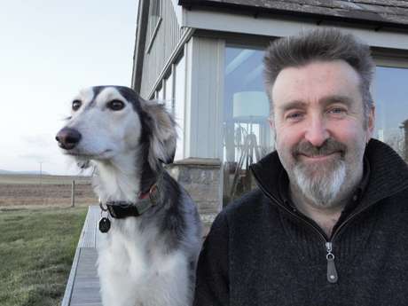 Professor Keith Dobney vai pesquisar a origem da domesticação dos cães e do convívio com o homem Professor Keith Dobney vai pesquisar a origem da domesticação dos cães e do convívio com o homem