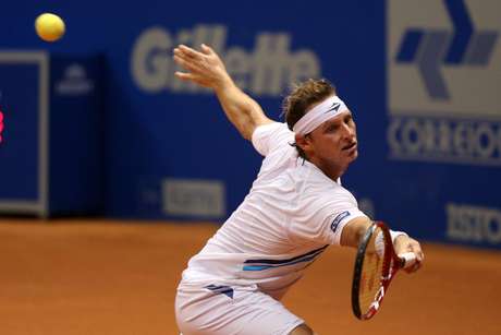 Nalbandian salva bola durante semifinal do Brasil Open <p>Nalbandian salva bola durante semifinal do Brasil Open</p>