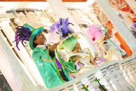 Imperatriz Leopoldinense foi a terceira escola a se apresentar neste sábado (16), no Desfile das Campeãs do Carnaval do Rio de Janeiro <p>Imperatriz Leopoldinense foi a terceira escola a se apresentar neste sábado (16), no Desfile das Campeãs do Carnaval do Rio de Janeiro</p>