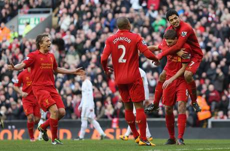 Capitão Steven Gerrard abriu o caminho para a goleada do Liverpool neste domingo Capitão Steven Gerrard abriu o caminho para a goleada do Liverpool neste domingo