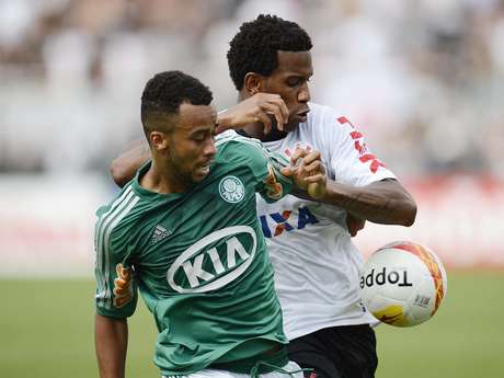 Wesley deu bons passes, mas quis resolver sozinho muitas vezes <p>Wesley deu bons passes, mas quis resolver sozinho muitas vezes</p>