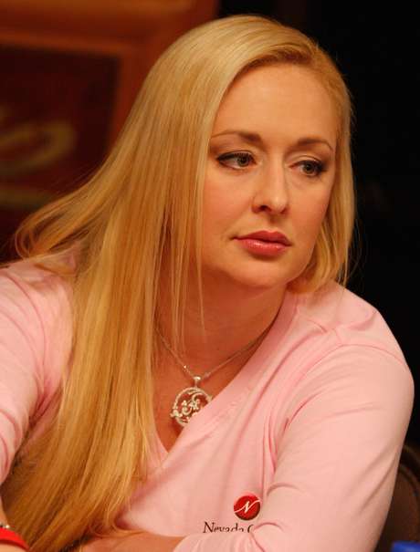 Getty Images <p>Mindy McCready, quien alcanzó la cima en las listas de la música country antes de que los problemas personales descarrilaran su carrera, murió el domingo 17 de febrero en Arkansas de un posible suicidio. Tenía 37 años de edad. </p>