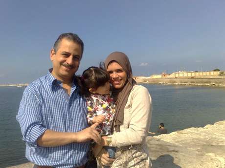 Elaine Magossi com o marido e a filha: "A cultura aqui é diferente" <p>Elaine Magossi com o marido e a filha: "A cultura aqui é diferente"</p>