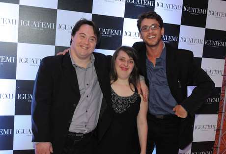 Francisco Cepeda e Thiago Duran / AgNews Entre as celebridades, estava o ator Leonardo Miggiorin, que participa do filme