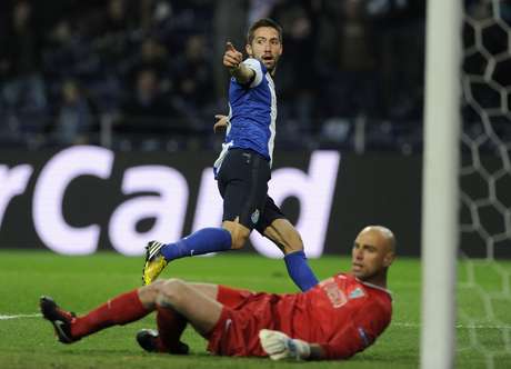 João Moutinho comemora o gol da vitória do Porto João Moutinho comemora o gol da vitória do Porto