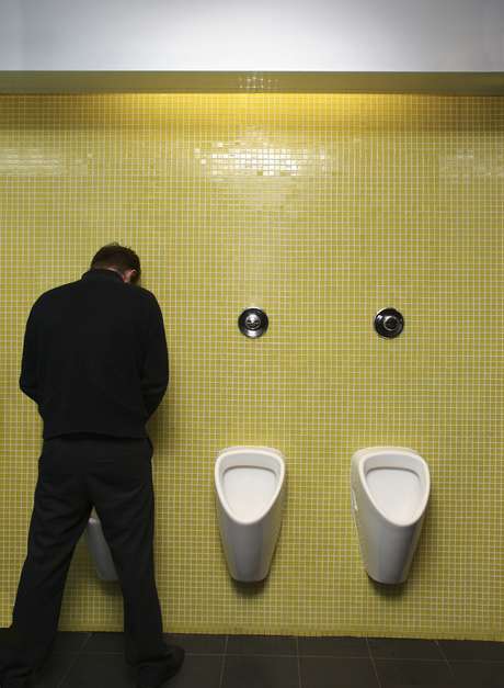 Os pacientes podem sentir desconforto para urinar após a cirurgia <p>Os pacientes podem sentir desconforto para urinar após a cirurgia</p>