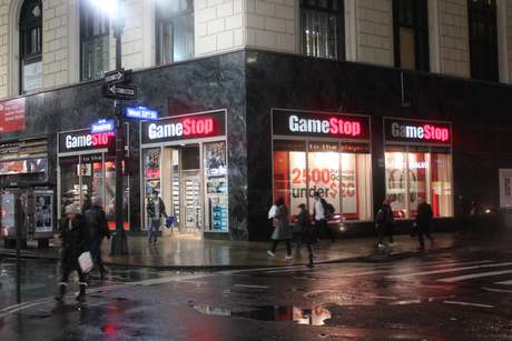 Fachada da GameStop, principal loja de varejo de games dos EUA, na esquina da Broadway com a Rua 33, em Nova York <p>Fachada da GameStop, principal loja de varejo de games dos EUA, na esquina da Broadway com a Rua 33, em Nova York</p>