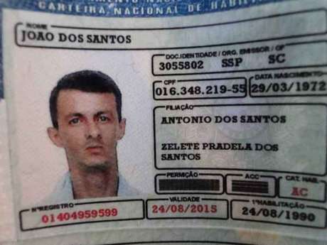 PRF SC / Divulgação <p>Na carteira de habilitação falsificada, estava escrito 'permição' em vez de 'permissão'</p>