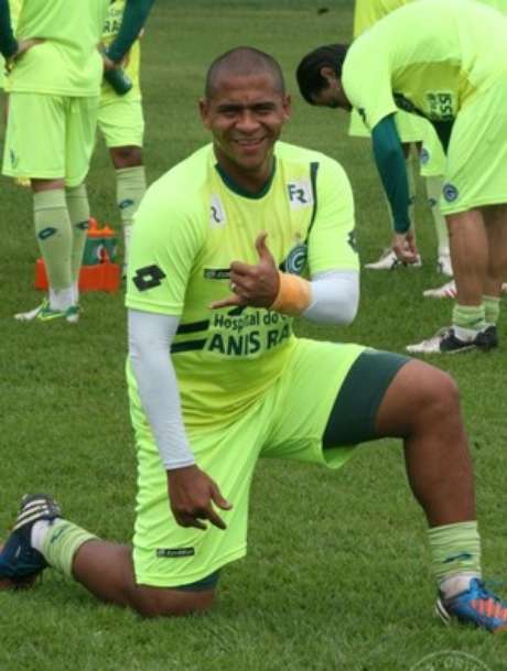 Walter deve reforçar o ataque do Goiás nesta segunda <p>Walter deve reforçar o ataque do Goiás nesta segunda</p>