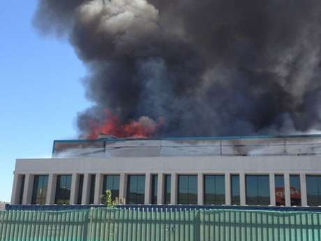 Twitter / @Monysoza La columna de humo se ve desde distintos puntos de la capital.