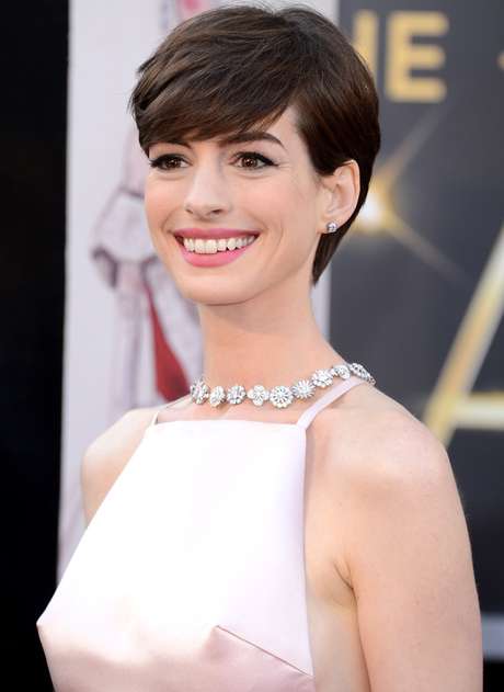 Getty Images Los pezones de Anne Hathaway también tuvieron su momento en la 85 Entrega de los Premios Oscar.