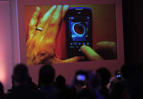 ZTE é uma das parceiras da Mozilla no lançamento do Firefox OS, plataforma móvel da fundação para competir com Apple e Google <p>ZTE é uma das parceiras da Mozilla no lançamento do Firefox OS, plataforma móvel da fundação para competir com Apple e Google</p>
