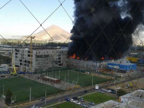 Twitter / @cramirezc El incendio está fuera de control