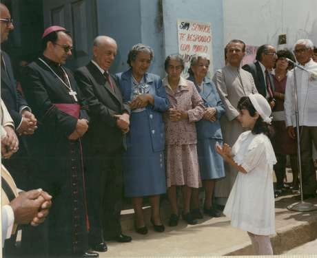 Damasceno com seus pais e conhecidos, em Capela Nova, na celebração de sua ordenação episcopal Damasceno com seus pais e conhecidos, em Capela Nova, na celebração de sua ordenação episcopal