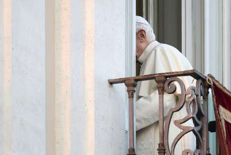 Reuters en español Benedicto XVI desde el balcón central del palacio de Castel Gandolfo, en el último acto público de su pontificado,