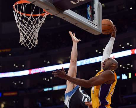 Kobe Bryant fez a diferença: 33 pontos em triunfo dos Lakers contra o Minnesota <p>Kobe Bryant fez a diferença: 33 pontos em triunfo dos Lakers contra o Minnesota</p>