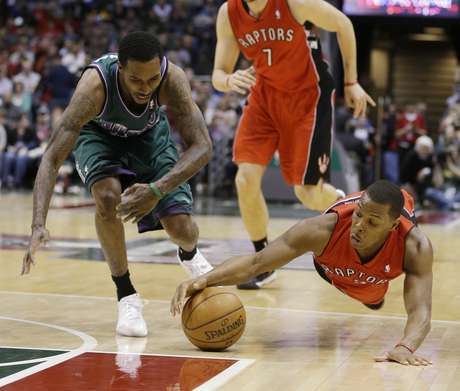 Kyle Lowry (à dir.) não conseguiu evitar derrota dos Raptors <p>Kyle Lowry (à dir.) não conseguiu evitar derrota dos Raptors</p>