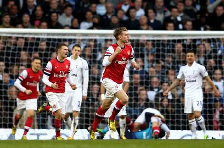 Mertesacker ainda diminuiria o marcador para o Arsenal <p>Mertesacker ainda diminuiria o marcador para o Arsenal</p>