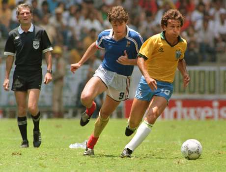 Na Copa de 86, Zico foi apontado por muitos como vilão após eliminação diante da França, nas quartas de final <p>Na Copa de 86, Zico foi apontado por muitos como vilão após eliminação diante da França, nas quartas de final</p>
