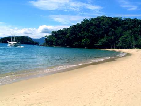 A 150 km do Rio de Janeiro, Angra dos Reis é um paraíso natural com águas cristalinas <p>A 150 km do Rio de Janeiro, Angra dos Reis é um paraíso natural com águas cristalinas</p>