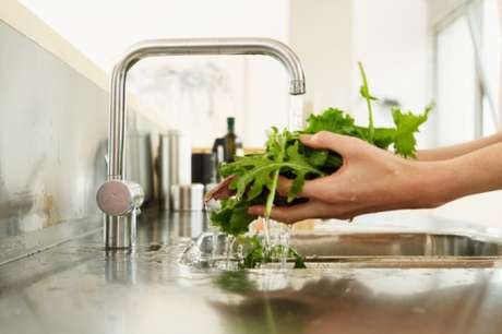 Verificar a procedência dos alimentos é uma forma de garantir uma viagem sem contratempos <p>Verificar a procedência dos alimentos é uma forma de garantir uma viagem sem contratempos</p>