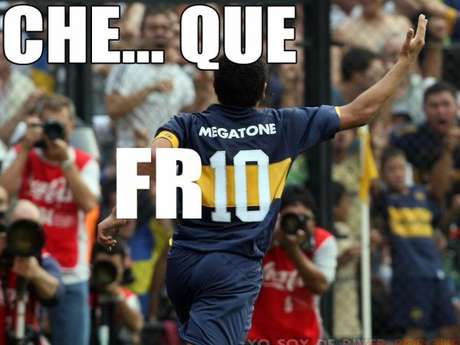 Web Volvía Riquelme después de 7 meses sin jugar. Volvía con la 10 de Boca y con Carlos Bianchi en el banco. La ilusión de los hinchas estaba por las nubes, la fiesta estaba preparada. Sin embargo, a La Bombonera llegó un Unión inspirado, efectivo. Dispuesto a aguar todo tipo de celebración ajena. Y así lo hizo. Fue 3 a 1 a domicilio y rompió con la racha de 26 encuentros sin victorias que lo dejó último, lejos, en la tabla de promedios y con un pie en la segunda división. Claro, los hinchas de River, que venían heridos por la derrota en el clásico contra San Lorenzo, se dieron una panzada, se burlaron de Boca y se terminaron felices el fin de semana. Mirá los afiches con los cargan al Xeneize y Román