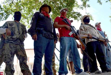 EFE en español <p>Ayer un grupo de civiles retuviera por unas horas a varios soldados para exigir la liberación de los detenidos.</p>