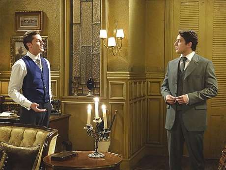 Albertinho (Rafael Cardoso) questiona se o amigo encontrou Constância (Patricia Pillar), mas Umberto (Klebber Toledo) nega Albertinho (Rafael Cardoso) questiona se o amigo encontrou Constância (Patricia Pillar), mas Umberto (Klebber Toledo) nega