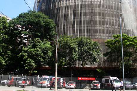 Elisa Rodrigues / Futura Press <p>A ossada foi encontrada no estacionamento da Polícia Civil, na praça Alfredo Issa, no centro de São Paulo</p>