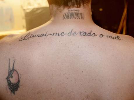 Rafael mostra as tatuagens que acumulou pelo corpo <p>Rafael mostra as tatuagens que acumulou pelo corpo</p>