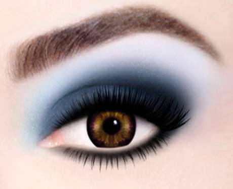 EFE en español Maquillaje con colores atractivos y audaces, propuesto por la firma Max Factor.