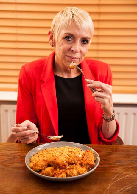 "É um trabalho de tempo integral", diz Julie sobre comer o dia inteiro <p>"É um trabalho de tempo integral", diz Julie sobre comer o dia inteiro</p>