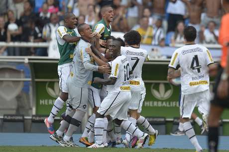 Equipe botafoguense vibrou com gol aos 34min do segundo tempo <p>Equipe botafoguense vibrou com gol aos 34min do segundo tempo</p>
