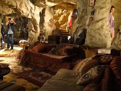 Adam vai se abrigar na caverna de Zyah <p>Adam vai se abrigar na caverna de Zyah </p>