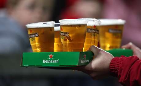 Cerveja só poderia ser vendida em copos de plástico ou papel Cerveja só poderia ser vendida em copos de plástico ou papel