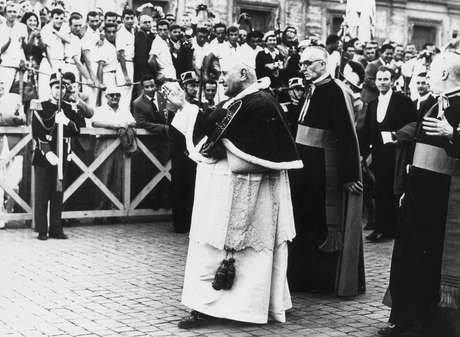 Angelo Giuseppe Roncalli, o Papa João XXIII, último pontífice a usar a alcunha pontifical mais repetida na história Angelo Giuseppe Roncalli, o Papa João XXIII, último pontífice a usar a alcunha pontifical mais repetida na história