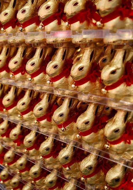 EFE en español Conejos de Pascua de chocolate en el Museo del Chocolate de Colonia, Alemania.