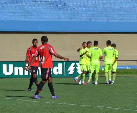 Com mais ritmo de jogo, Goiás foi melhor no jogo-treino <p>Com mais ritmo de jogo, Goiás foi melhor no jogo-treino</p>