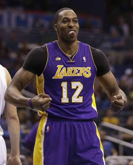 Ex-jogador do Magic, Dwight Howard foi o grande destaque da vitória dos Lakers, com 39 pontos e 16 rebotes Ex-jogador do Magic, Dwight Howard foi o grande destaque da vitória dos Lakers, com 39 pontos e 16 rebotes