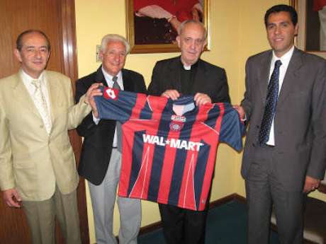 Cortesía. Francisco Primero con la camiseta de San Lorenzo.