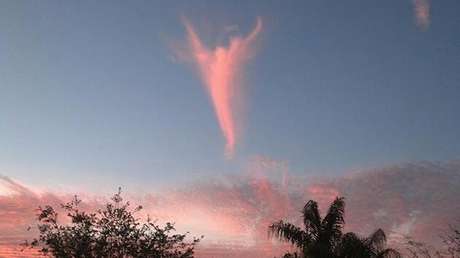 Twitter <p>La misteriosa nube que apareció instantes después de que se elija a Bergoglio como papa</p>