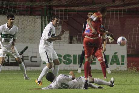 Coritiba tropeçou na noite desta quarta-feira em Paranavaí Coritiba tropeçou na noite desta quarta-feira em Paranavaí