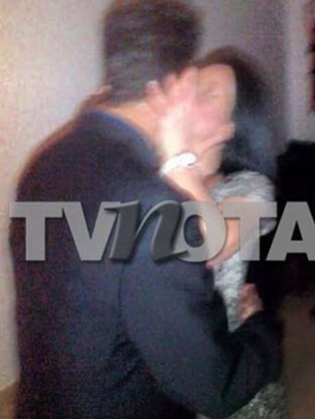 TV Notas <p>De las caricias y mimos, Pablo y Diosa pasaron a los besos.</p>
