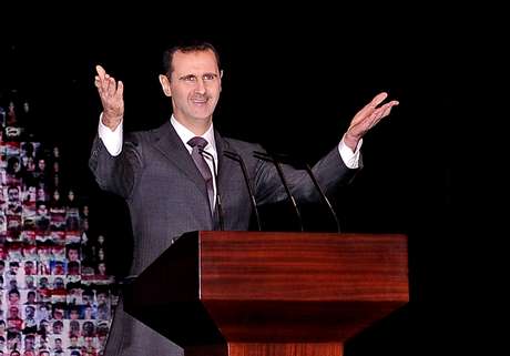 Bashar al-Assad, em discurso na ópera de Damasco, em janeiro de 2013 Bashar al-Assad, em discurso na ópera de Damasco, em janeiro de 2013