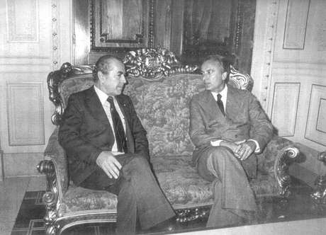 Governadores do Rio de Janeiro, Leonel Brizola, e Jair Soares (dir.), do Rio Grande do Sul, se encontram após a eleição de 1982 <p>Governadores do Rio de Janeiro, Leonel Brizola, e Jair Soares (dir.), do Rio Grande do Sul, se encontram após a eleição de 1982</p>