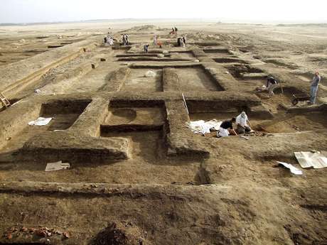 Vestígios de enormes construções foram encontrados no Sinai pelos egípcios Vestígios de enormes construções foram encontrados no Sinai pelos egípcios