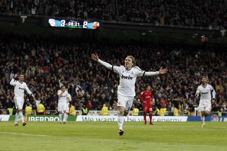 AP Modric lideró la remontada del Madrid y anotó un golazo de media distancia.