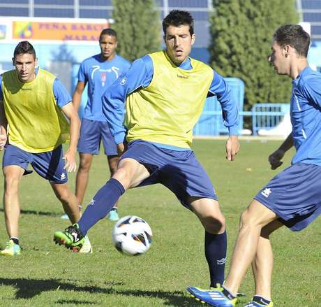 Terra Manolo Lucena, capitán del Granada, regresa a una convocatoria para el partido de esta noche ante el Levante.